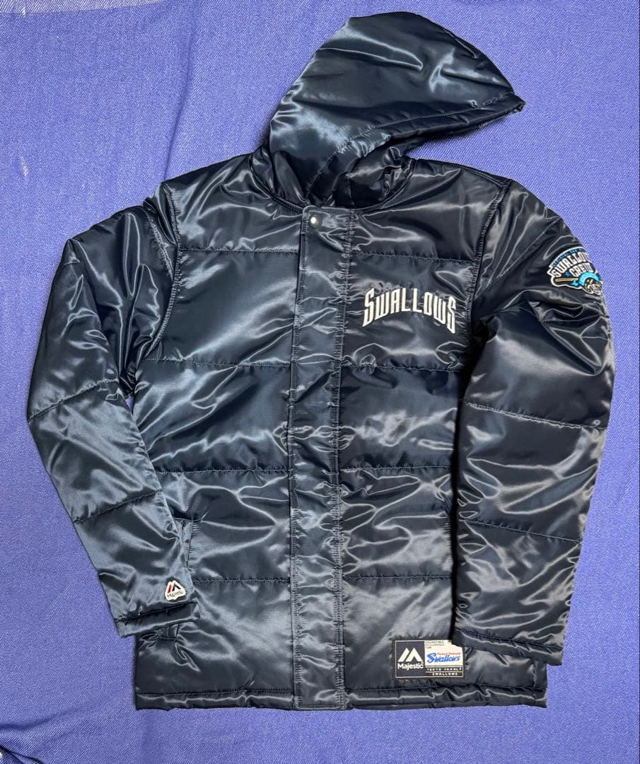 東京ヤクルトスワローズ 2017 CREW フード付きアウター S サイズ