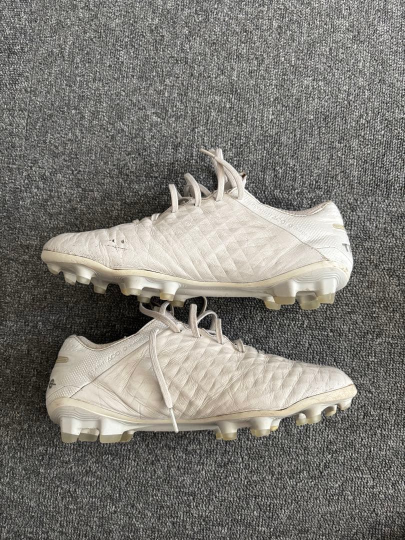 ティエンポレジェンド8エリートFG 27.0cm