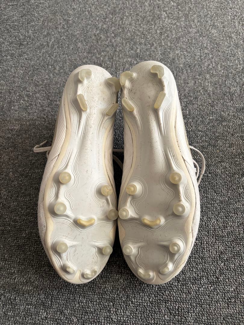 ティエンポレジェンド8エリートFG 27.0cm