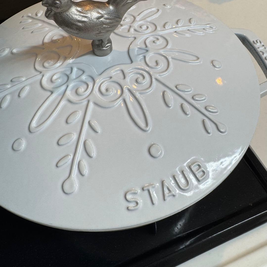 ストウブ ブレイザーソテーパン24㎝ スノーフレーク アニマルノブチキン付き