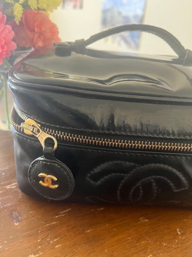 え*な様 CHANEL ブラック パテントレザー バニティ　ポーチ