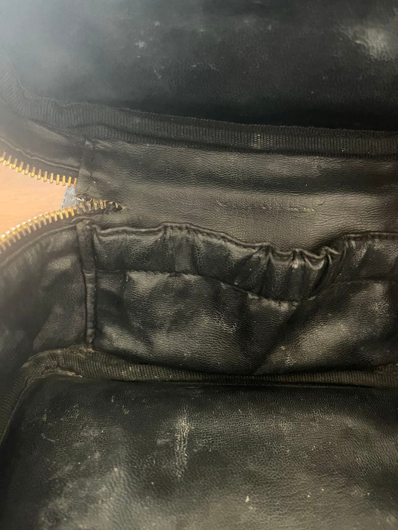 え*な様 CHANEL ブラック パテントレザー バニティ　ポーチ