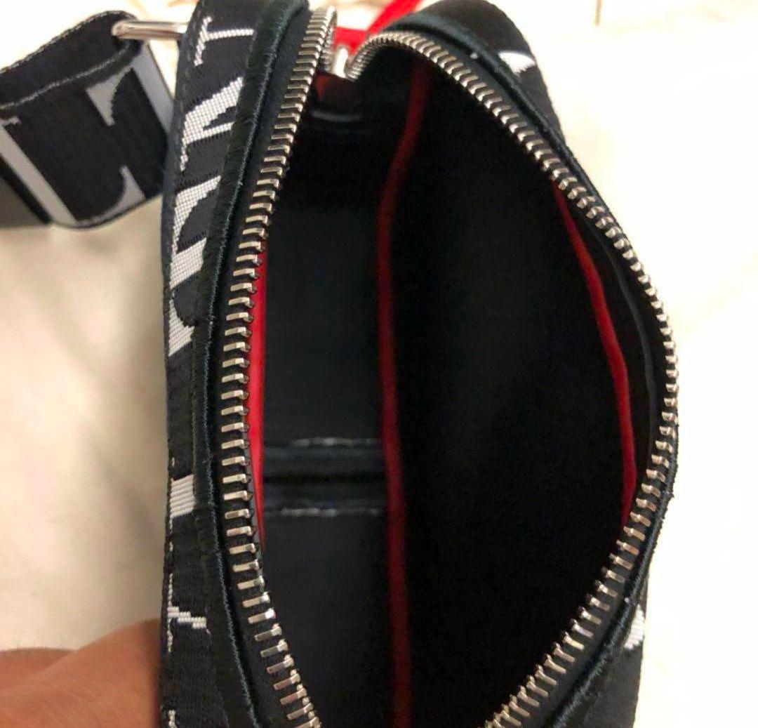 【早い者勝ち】ヴァレンティノ　ボディーバック