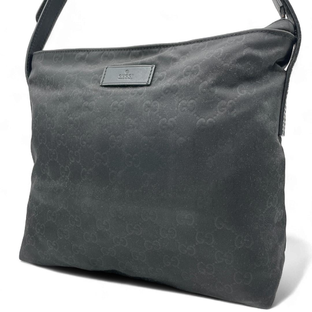 良品 GUCCI ショルダーバッグ キャンバス ブラック GG柄