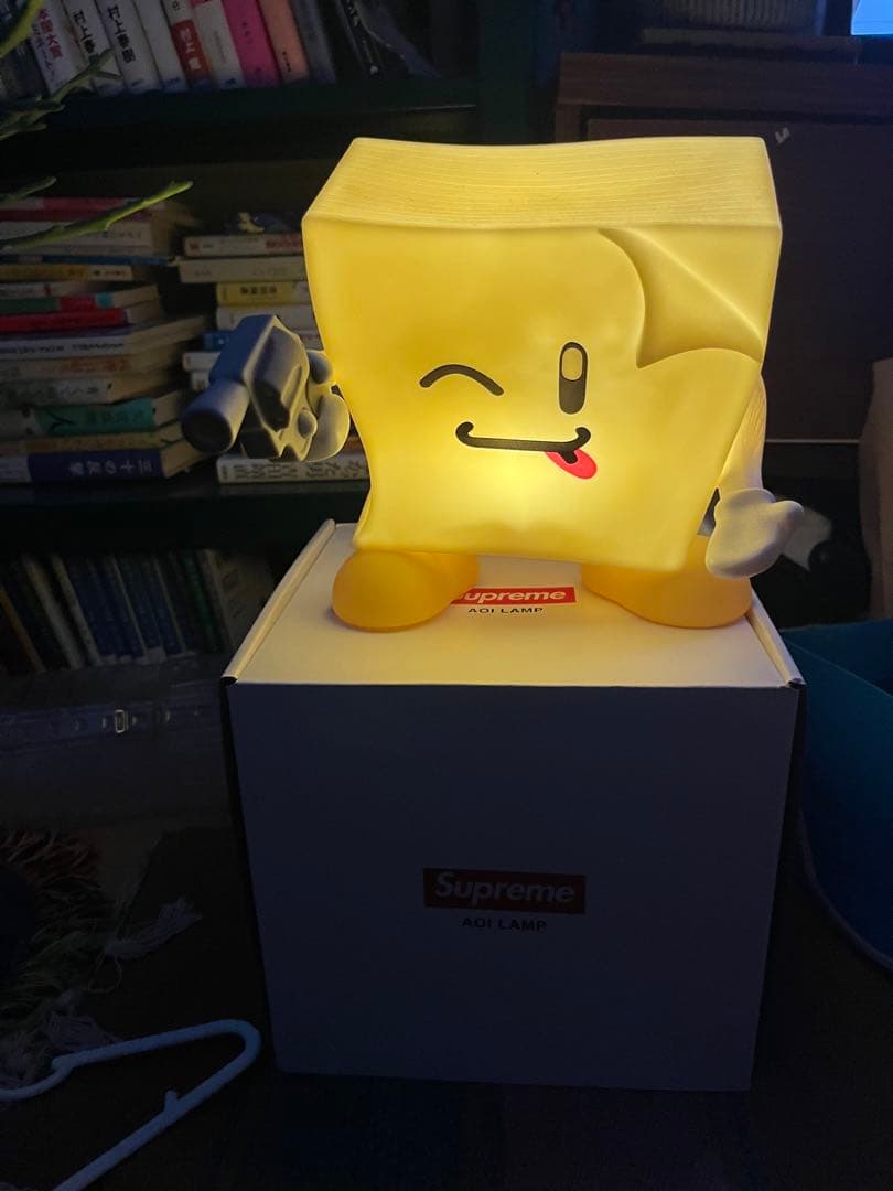 Supreme Sticky Note Molded Lamp - メルカリ