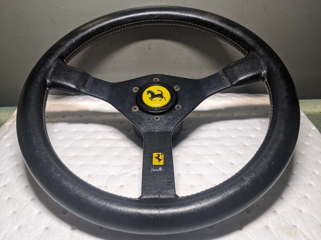 MOMO Cavallino ステアリング ● ホーンボタン、ボス付き