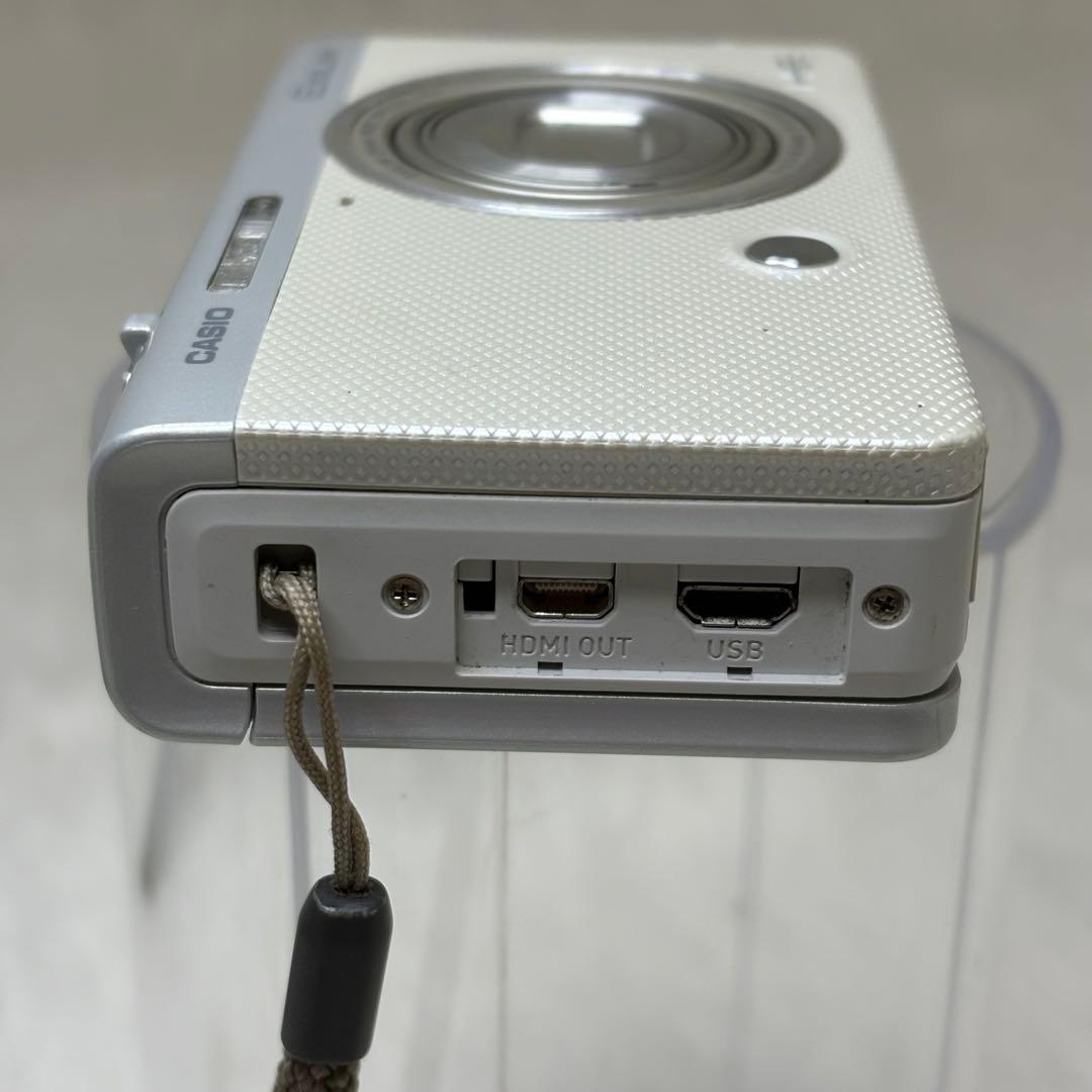 CASIO カメラ　エクシリム　EX-ZR50 ホワイト コンデジ　ジャンク