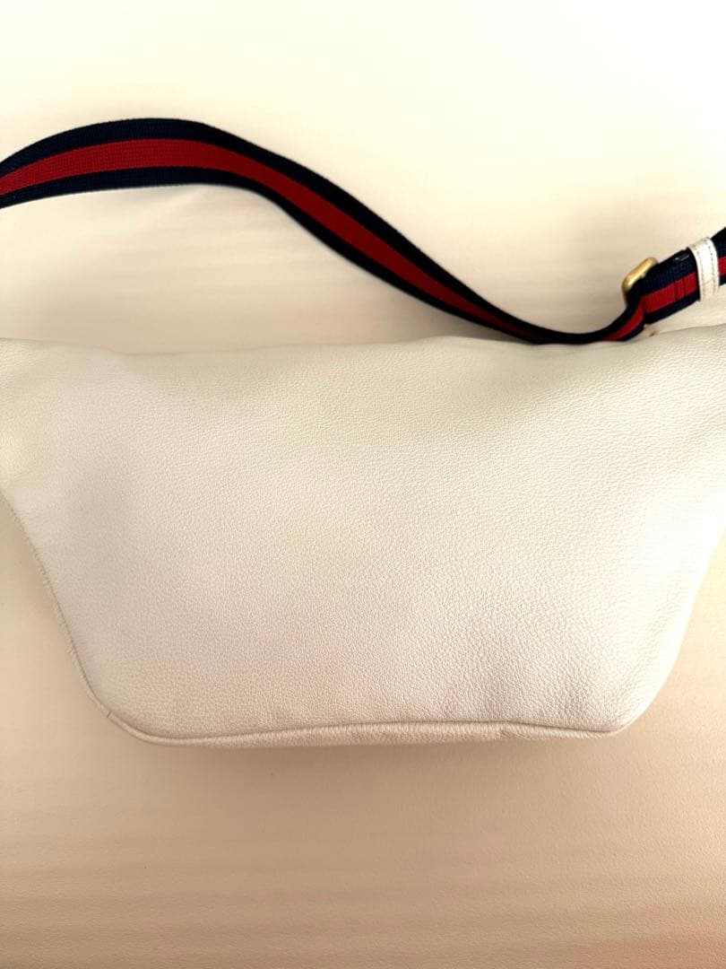 GUCCI ホワイト ボディバッグ