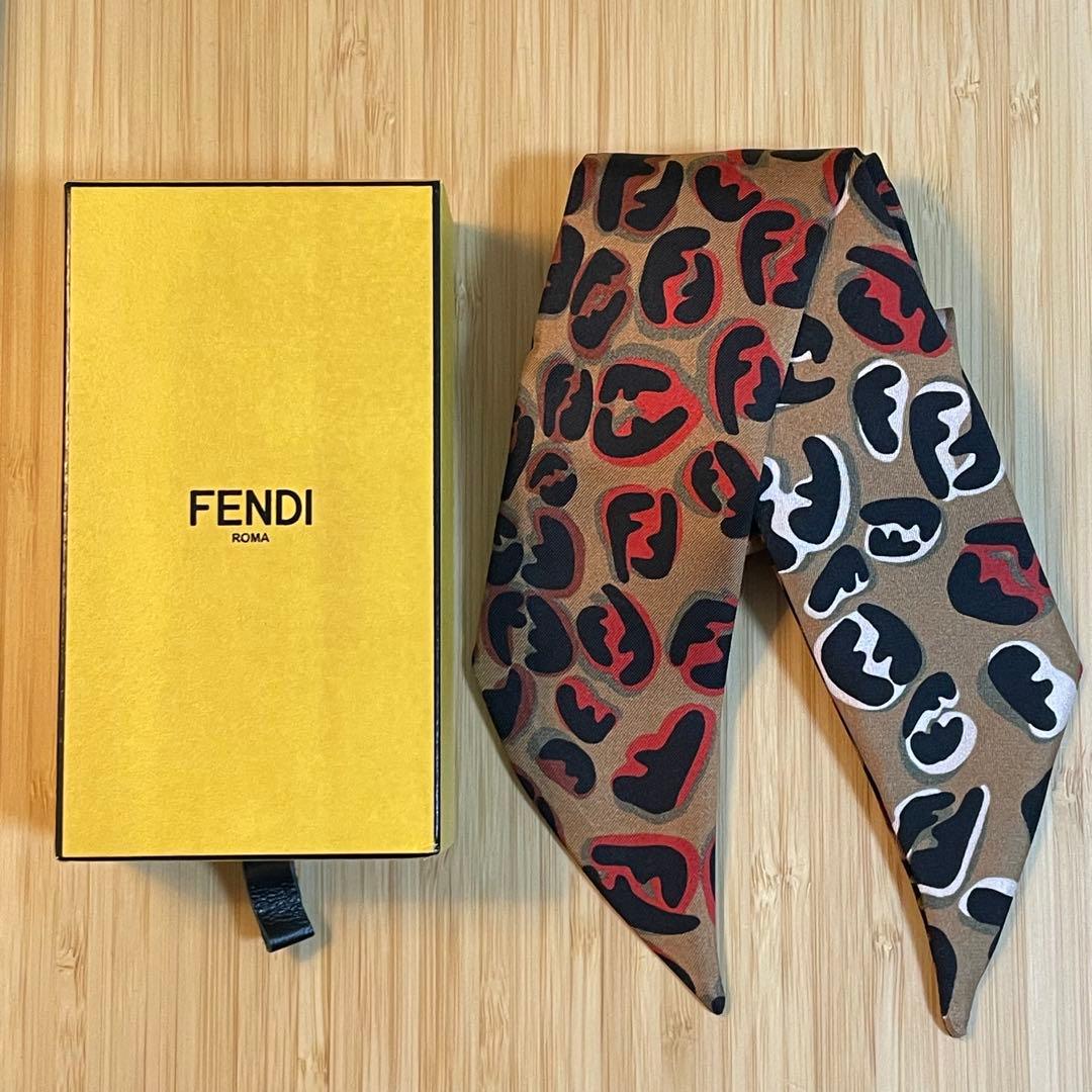 FENDI ラッピー　ブラウンレオパード柄スカーフ