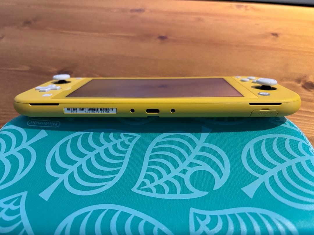 美品 Nintendo Switch Lite イエロー ケース付