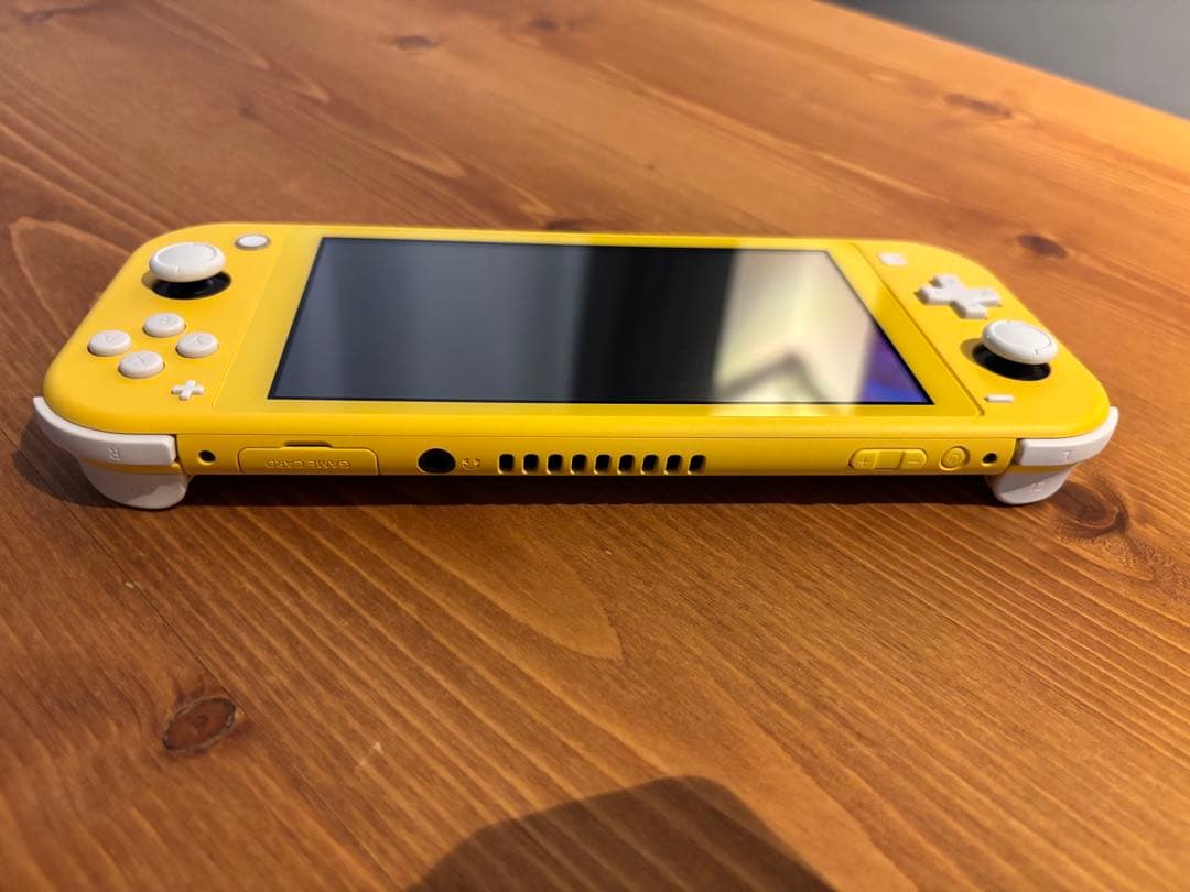 美品 Nintendo Switch Lite イエロー ケース付