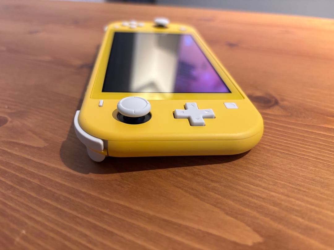 美品 Nintendo Switch Lite イエロー ケース付