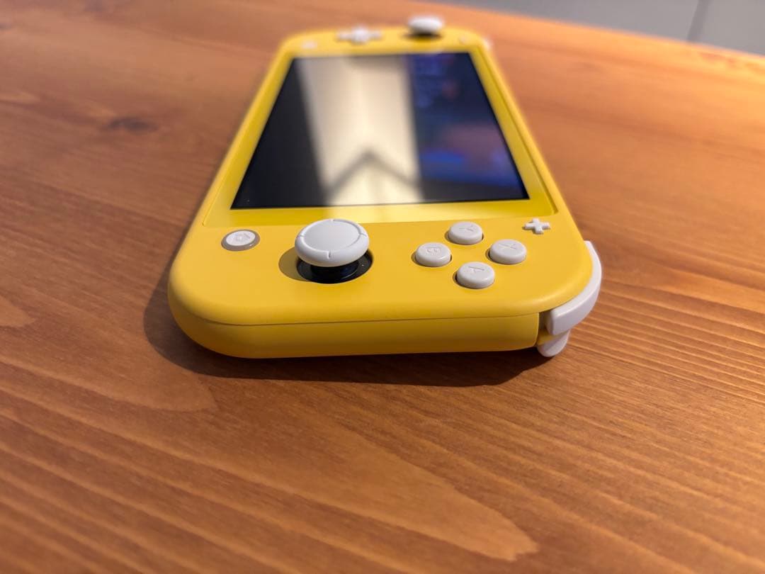 美品 Nintendo Switch Lite イエロー ケース付