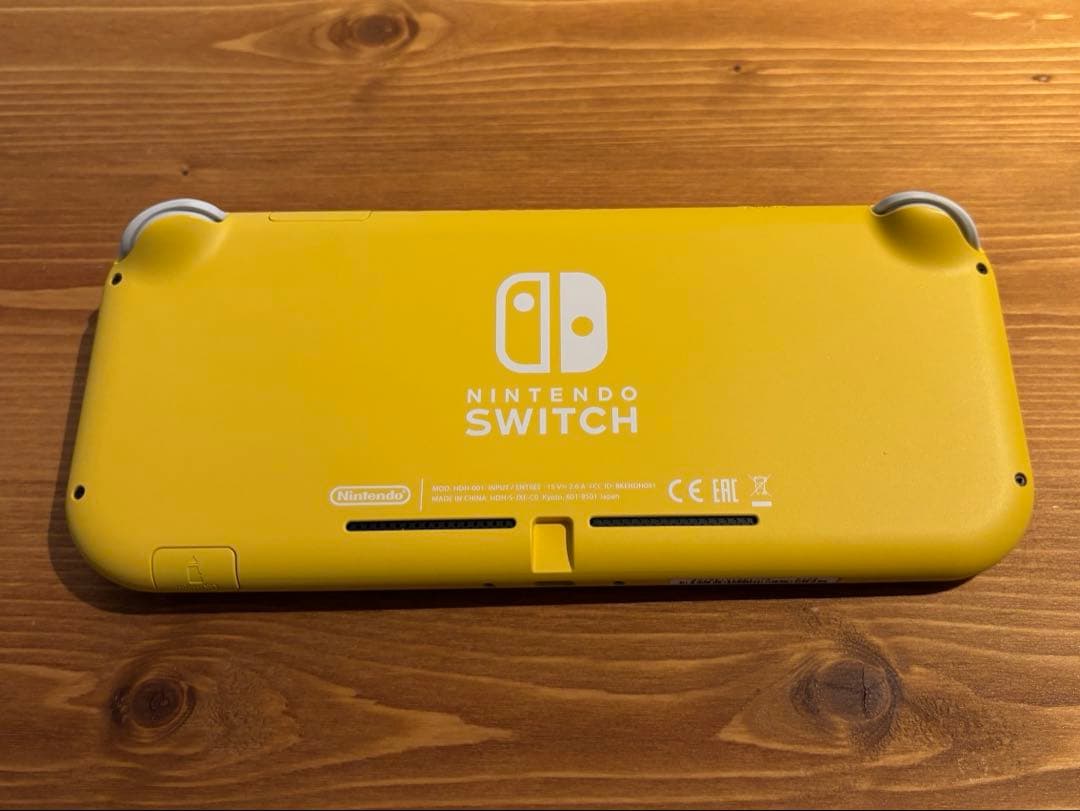 美品 Nintendo Switch Lite イエロー ケース付