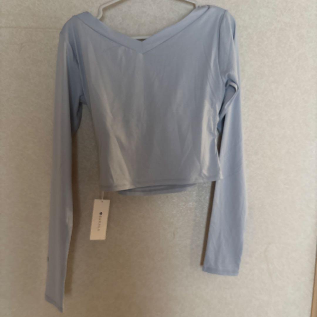 新品タグ付き　SUKALA カップ付きギャザークロスロングスリーブトップス