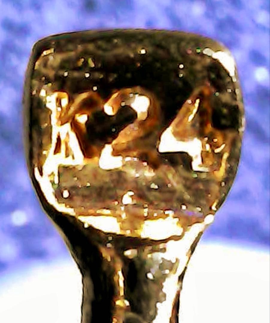 飾り盾 純金製の釣り針(K24刻印 約0.9グラム) - メルカリ