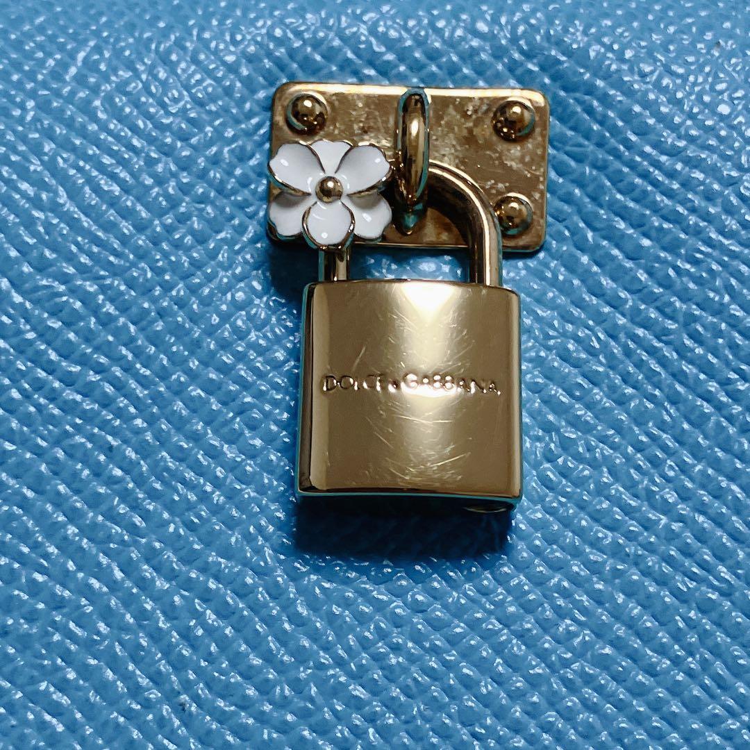 未使用　 ドルチェ＆ガッバーナ　レザーラウンドジップ長財布　水色　カード付き