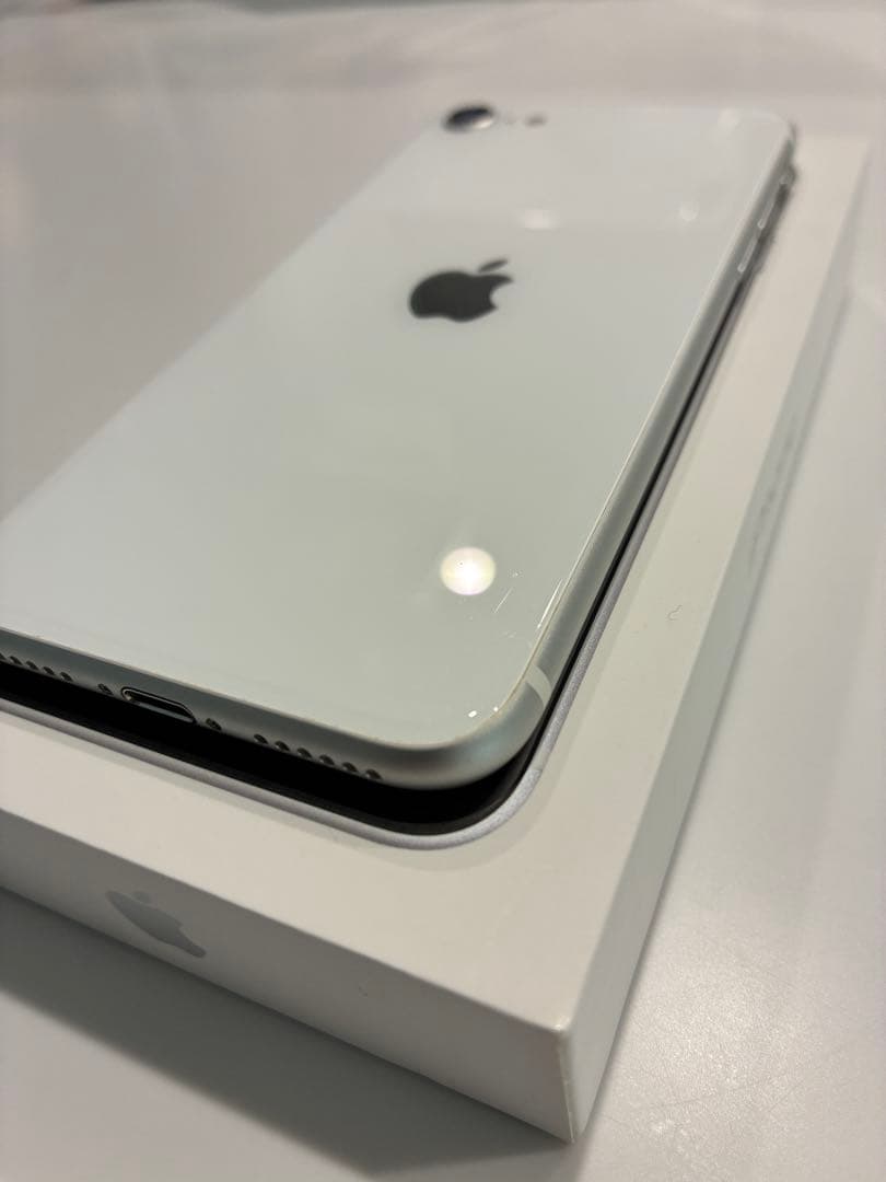 Apple iPhone SE 第2世代 ホワイト 64GB 本体