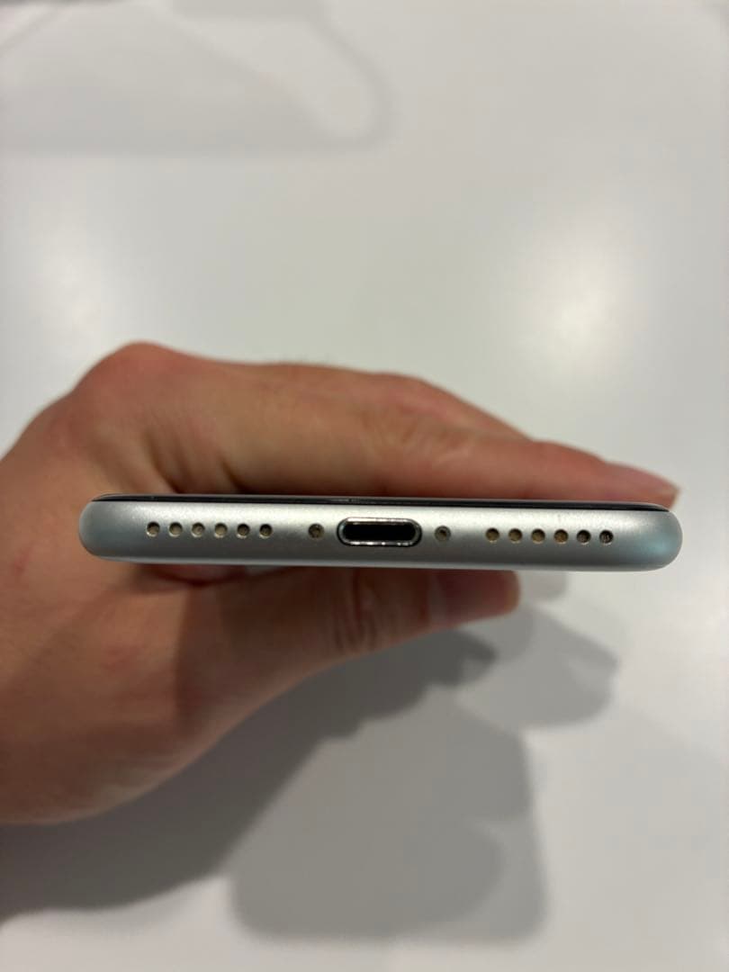 Apple iPhone SE 第2世代 ホワイト 64GB 本体