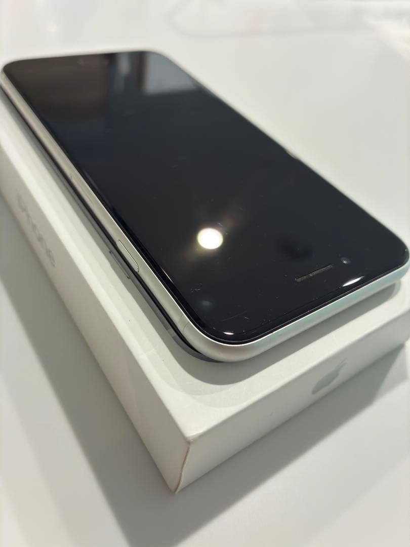 Apple iPhone SE 第2世代 ホワイト 64GB 本体