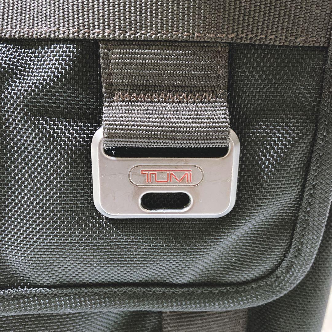 美品⭐️トゥミ　メッセンジャーバッグ　クロスボディーバッグ　ミニ　ブラック　黒