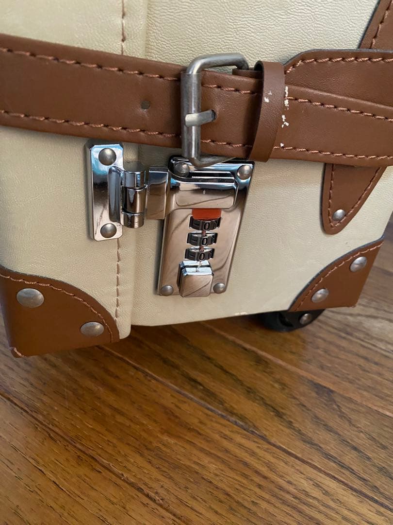 マーキュリーデュオ クリーム色クラシックキャリーケース