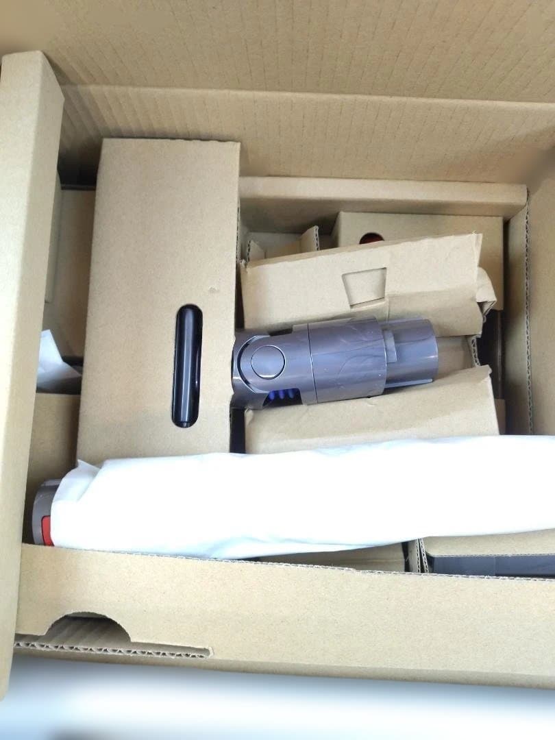 カ*ズ様 未使用☆ダイソン dyson V12 スティック掃除機 SV20【1-