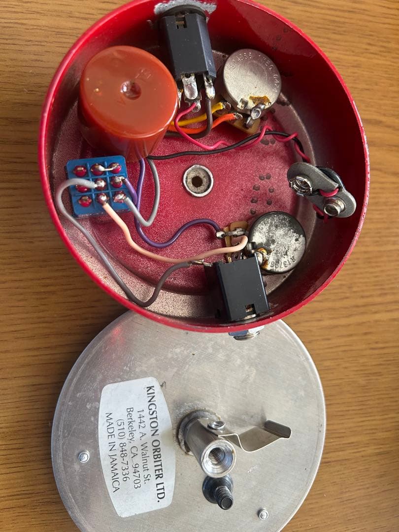 A10 FUZZ KINGSTON ORBITER レッド - メルカリ