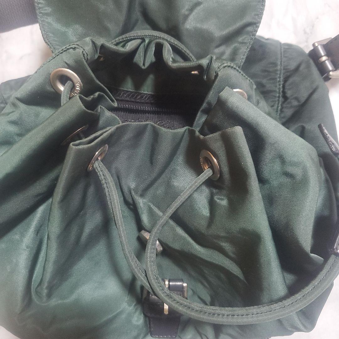 美品 PRADA グリーン ナイロンリュック
