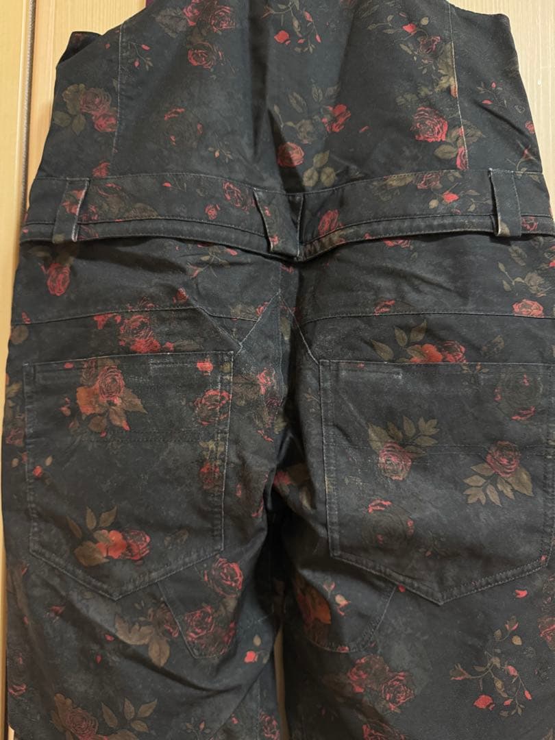 VOLCOM ボルコム スノーボードウェア パンツ ビブパン レディース 花柄