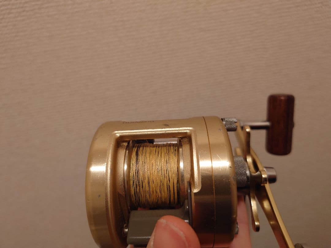 【値下げ】シマノ CALCUTTA小船 400 ベイトリール ゴールド