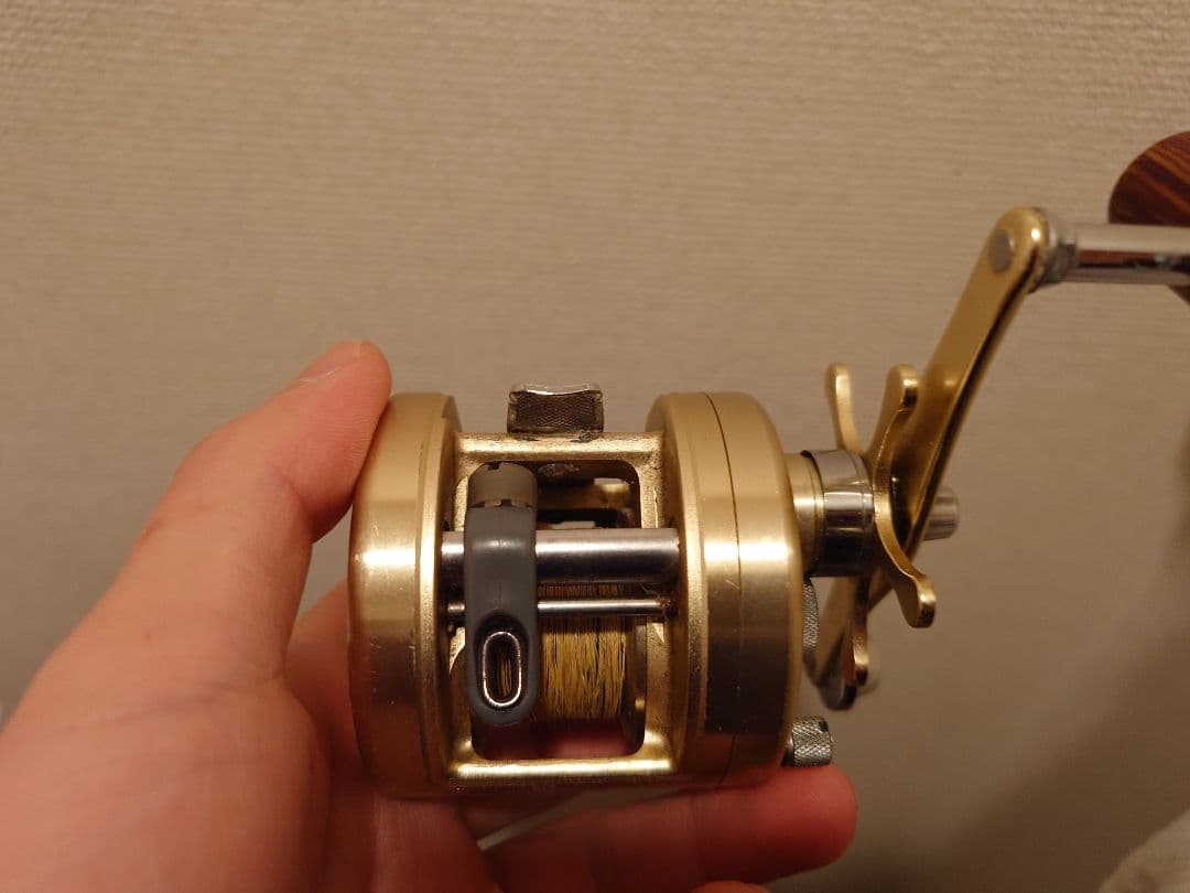【値下げ】シマノ CALCUTTA小船 400 ベイトリール ゴールド