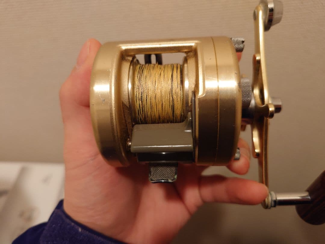 【値下げ】シマノ CALCUTTA小船 400 ベイトリール ゴールド
