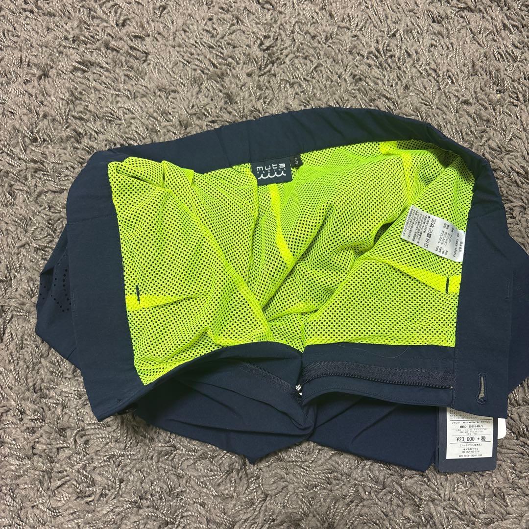 《新品未使用》ムータマリン　ネイビー ハーフパンツ 両側面ロゴ入り