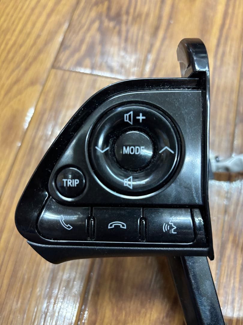 プリウス50 ステアリングスイッチ　ブラック