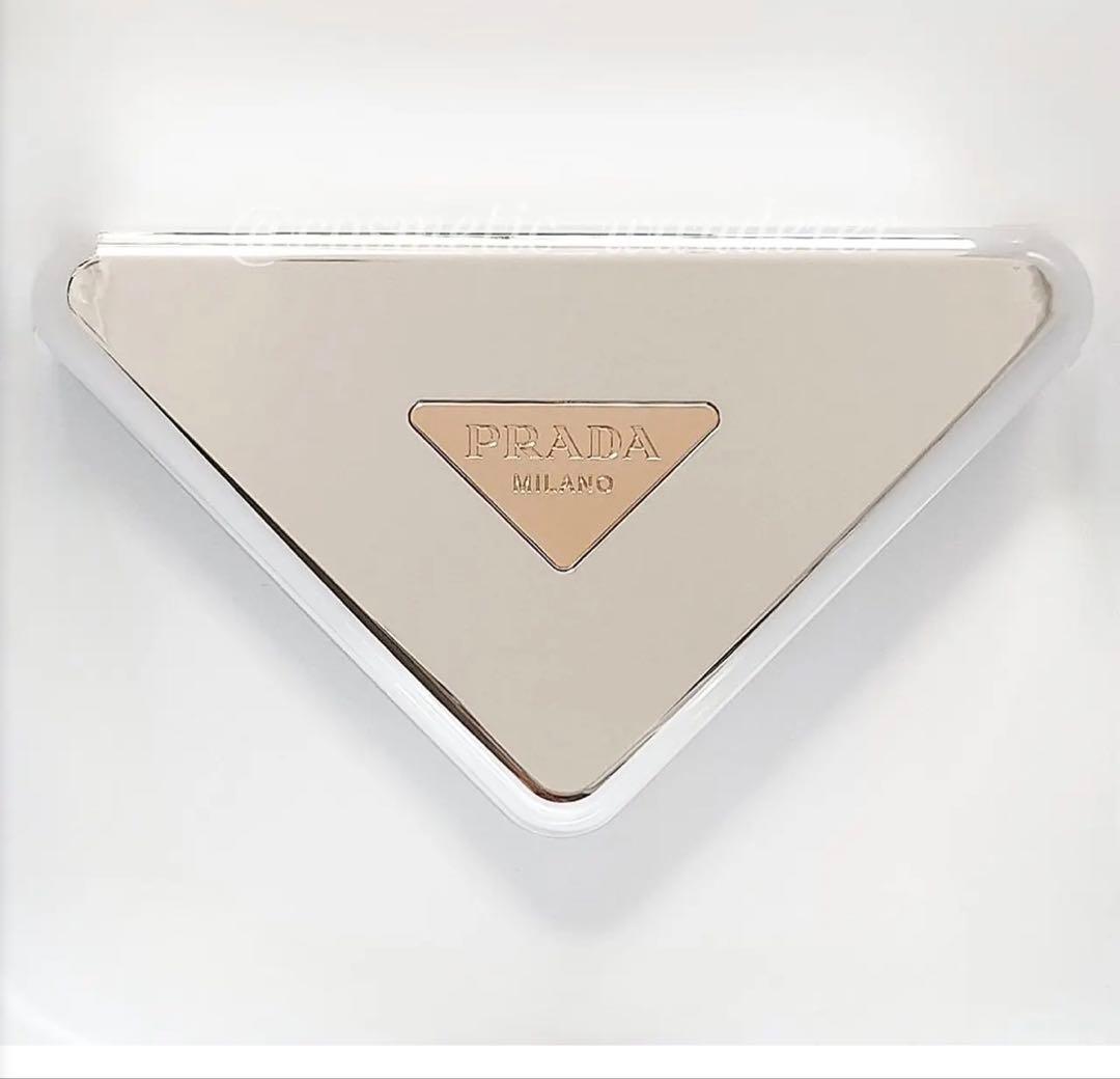 PRADAビューティークラッチ2025 トライアングルメタルケース 中身は