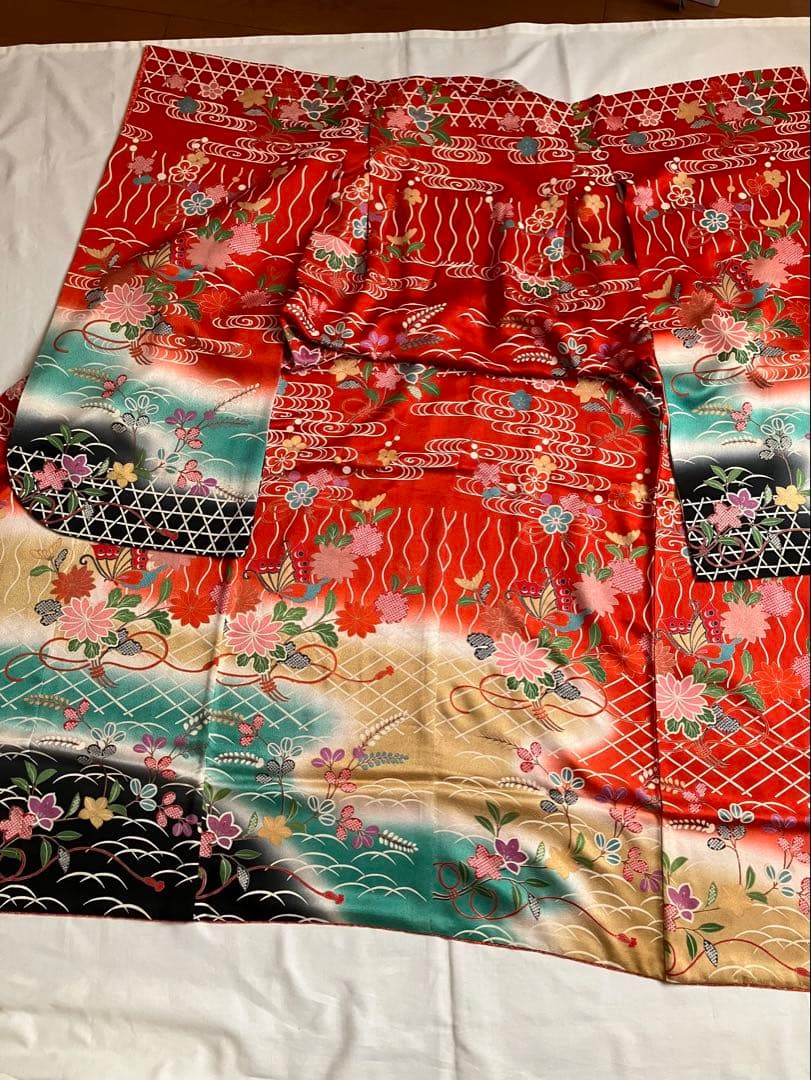 七五三 七歳祝い着 高級正絹着物 古典柄 立涌 籠目 波文 蝶菊梅萩 三段