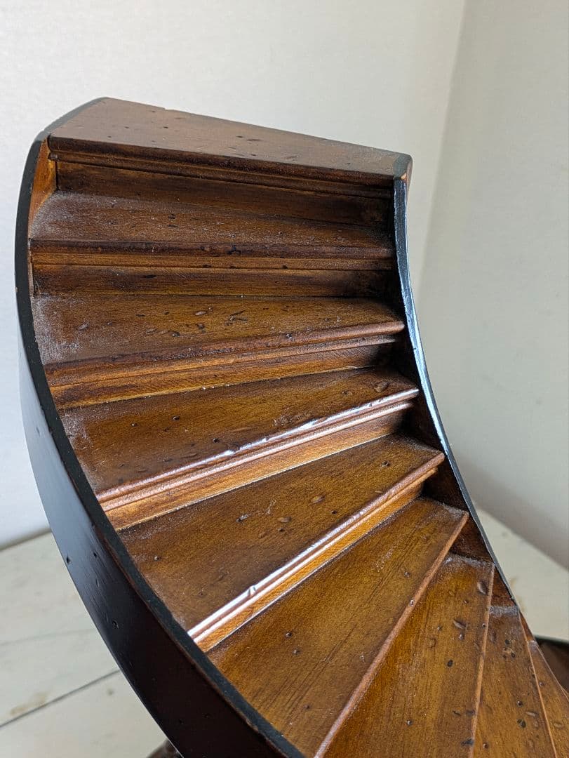 小さな螺旋階段　アンティーク　ビンテージオブジェ　高さ48cm ヒグチユウコ