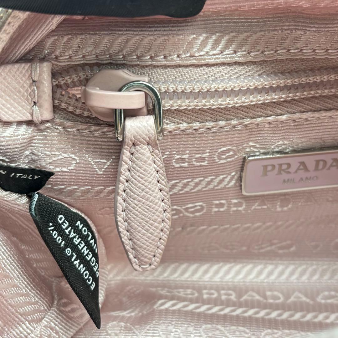 PRADA プラダ ピンク ナイロン ポーチ 三角プレート