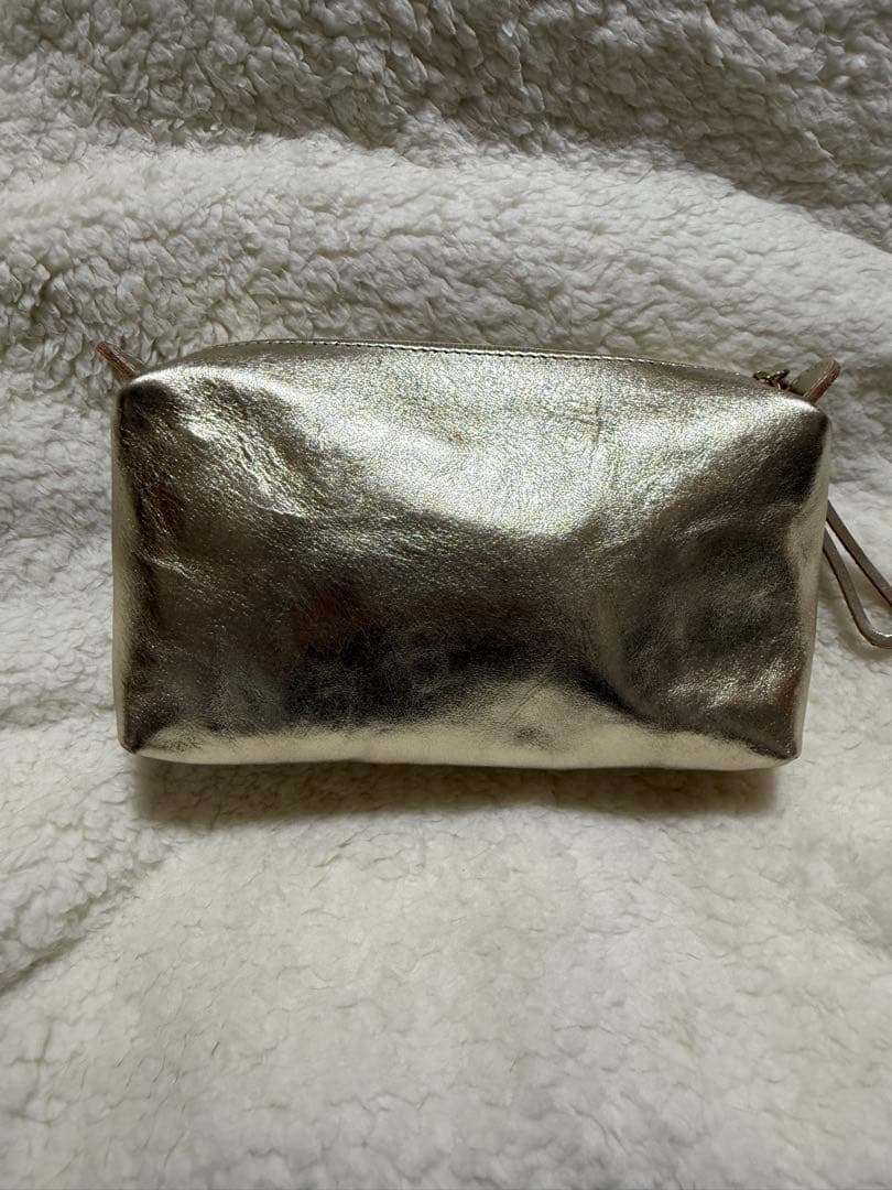 イルビゾンテ　【新品】ポーチ　プラチナ