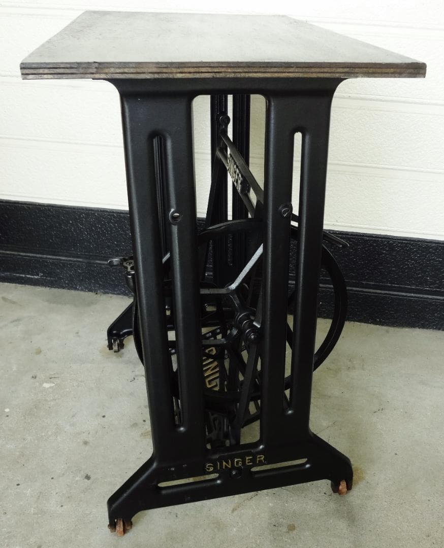 【アンティーク】SINGER　シンガー　足踏みミシン　ミシン台 　鉄製　デスク