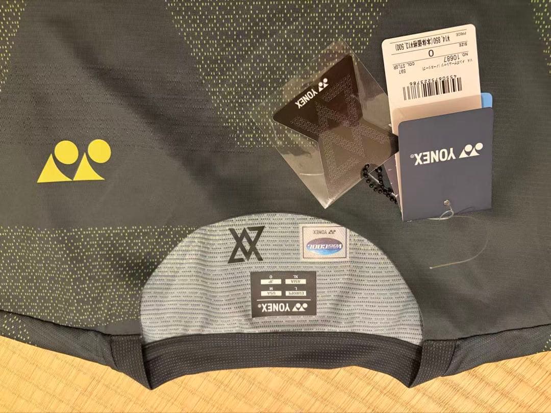 YONEX グレー ノースリーブシャツ