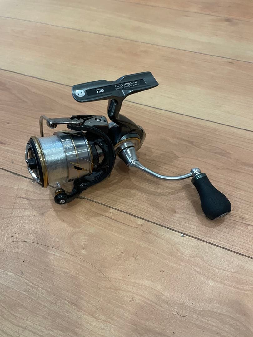 20ルビアスFC LT2500S-XH スピニングリール