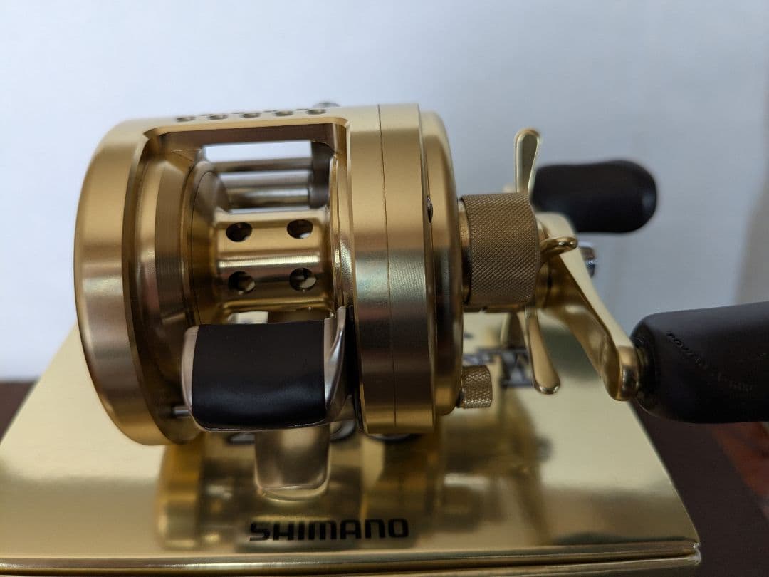 美品‼️カルカッタコンクエスト200　シマノ