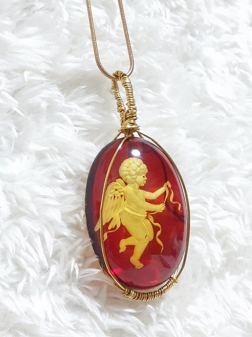 土日限定価格！琥珀　レッドアンバー　インタリオ彫刻ペンダント　　ネックレス