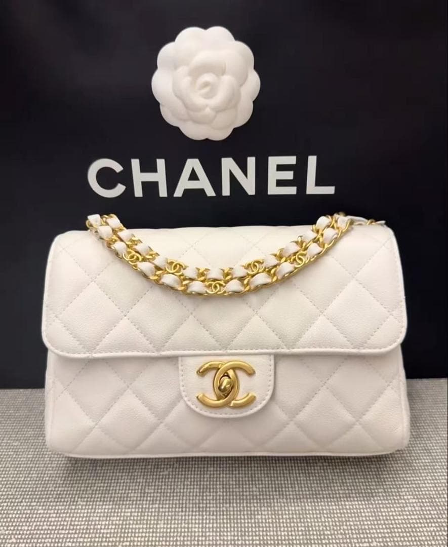 CHANEL ホワイト キルティング ショルダーバッグ - メルカリ