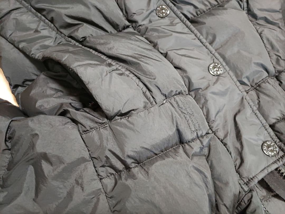 ストーンアイランド　ダウンジャケット　ブラック　Mサイズ