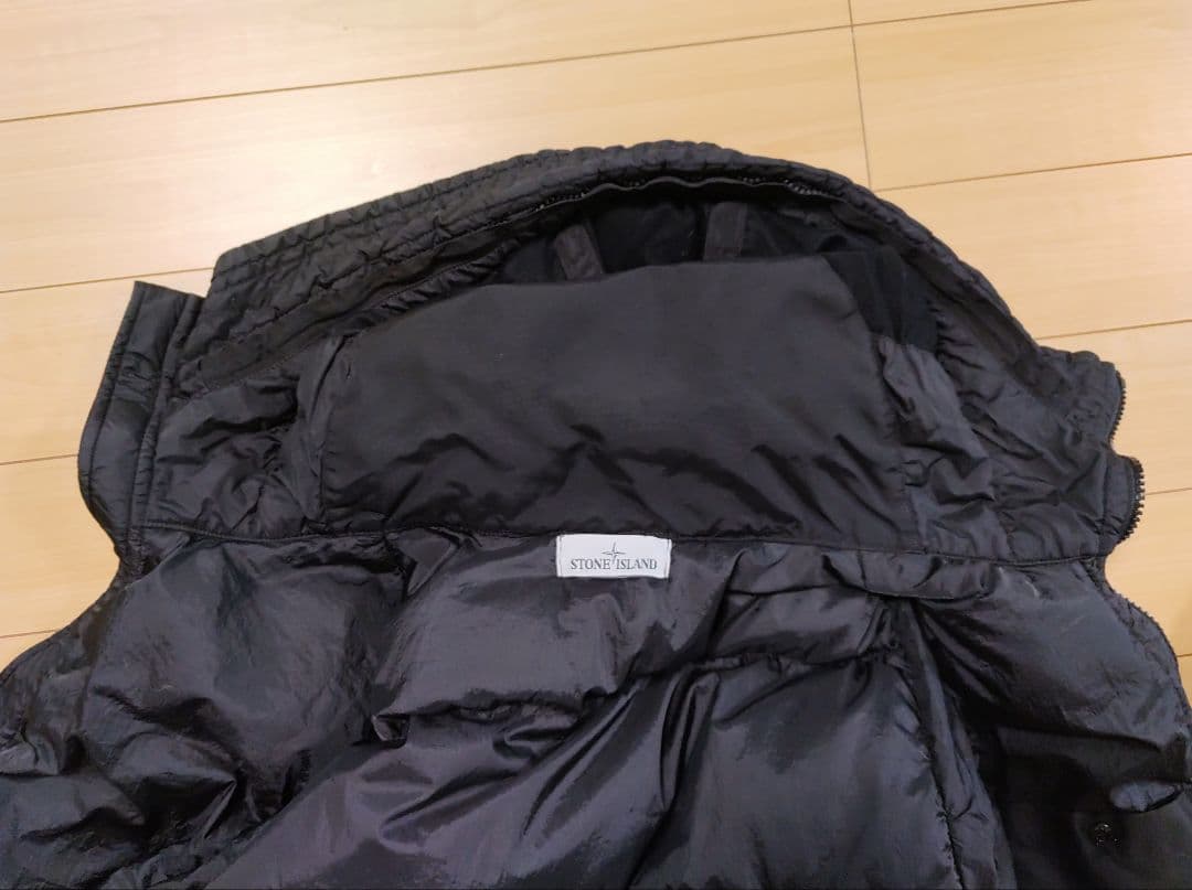 ストーンアイランド　ダウンジャケット　ブラック　Mサイズ