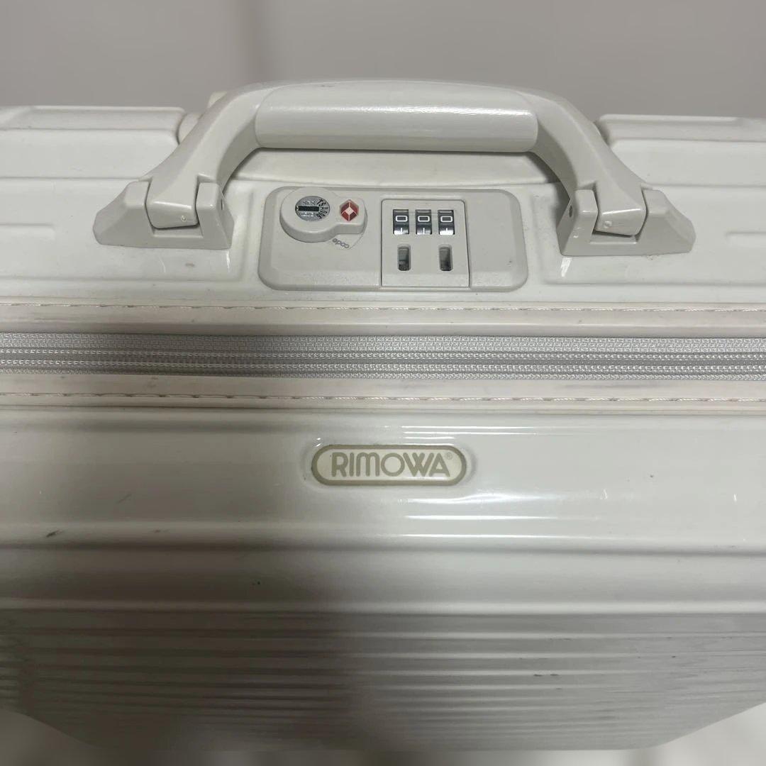 R*™様 RIMOWA ホワイト キャリーケース