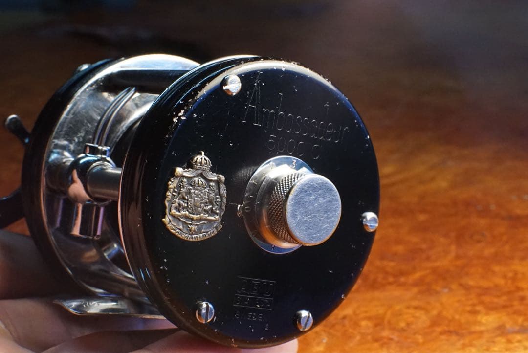 ABU アンバサダー 5000C 4スクリュー メンテ済 フレーム修正済 - メルカリ